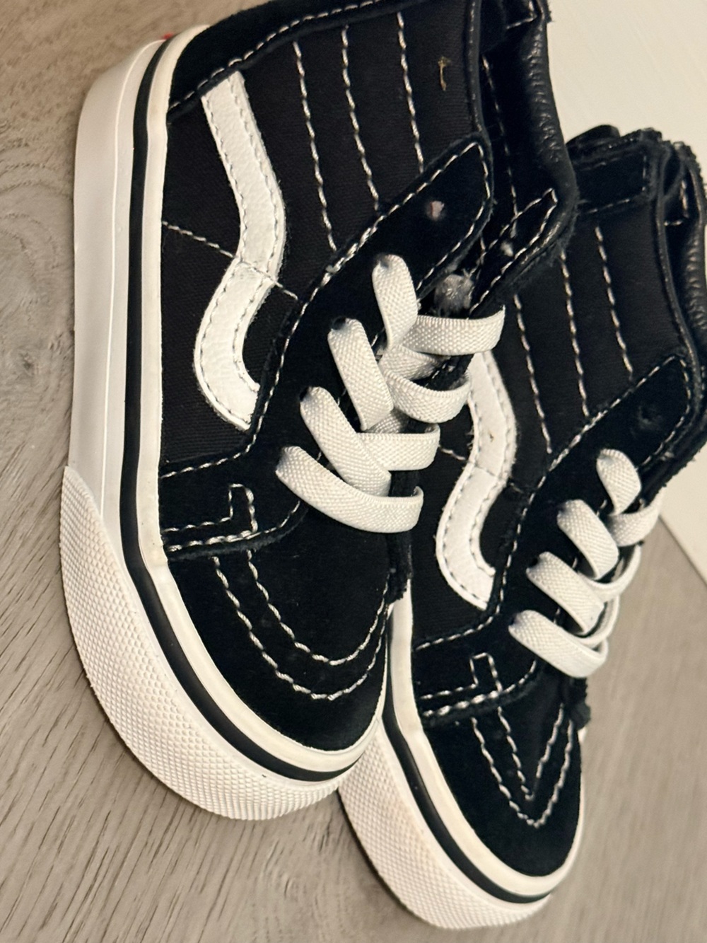 Vans Kids Black and White Low-Top Skate Sneakers